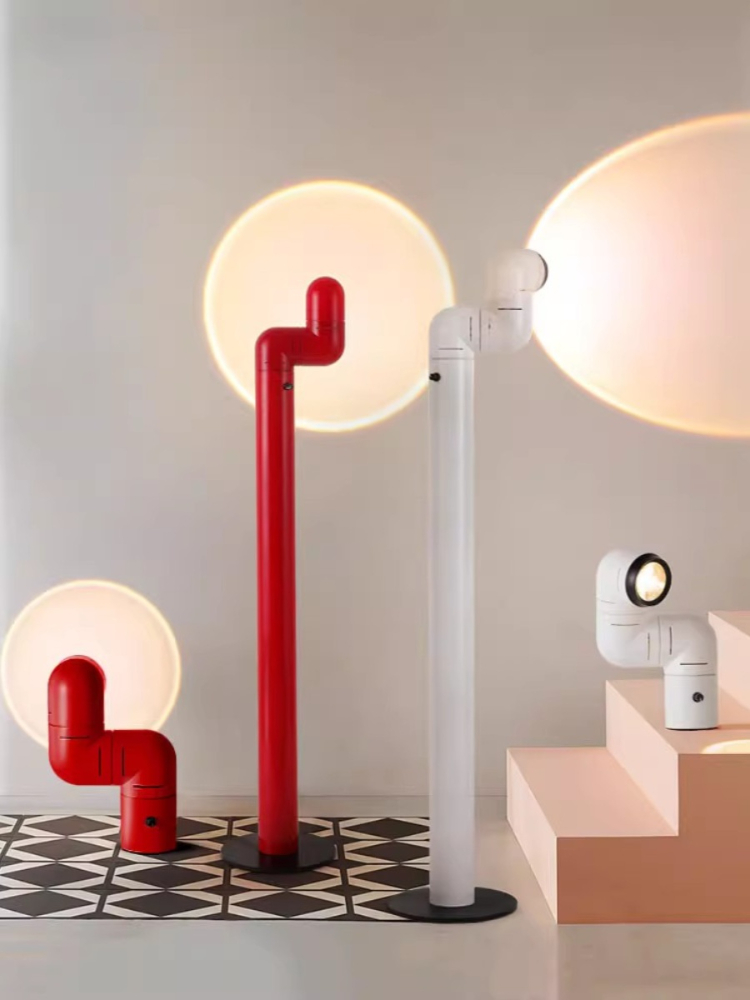 Floor Lamp Tripod - Испанская напольная лампа в стиле космической